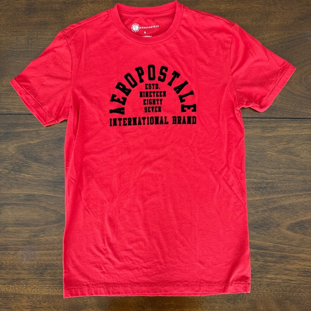 Aeropostale Arch Flocked Graphic Tee (S)